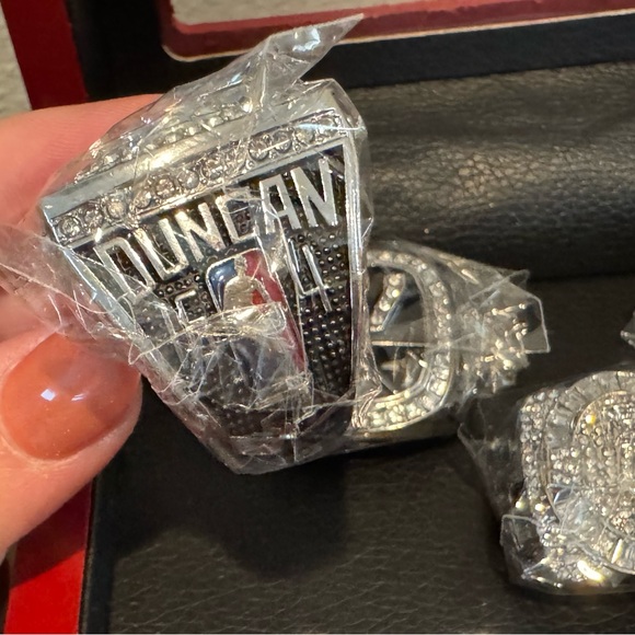 Set of 5 San Antonio Spurs Championship Replica Rings W/Box - Tim Duncan - Picture 5 of 5